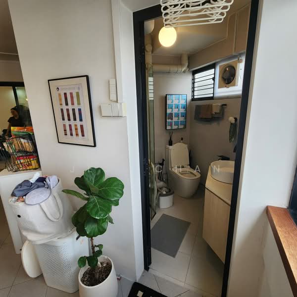 113 Bukit Purmei Road, 113 Bukit Purmei Road, 3 Bedrooms, 1,141 sqft, HDB Flat For Sale, by Jess Chan, 500200147 - Bathroom - PropertyGuru.com.sg