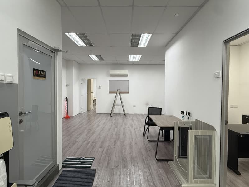 Enterprise Hub, 48 Toh Guan Road East, 1,600 sqft, Factory / Workshop (B2) For Rent, by Joe Tham, 500200148 - Meeting room - CommercialGuru.com.sg