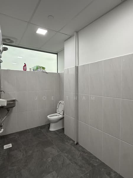 Enterprise Hub, 48 Toh Guan Road East, 1,600 sqft, Factory / Workshop (B2) For Rent, by Joe Tham, 500200148 - Bathroom - CommercialGuru.com.sg
