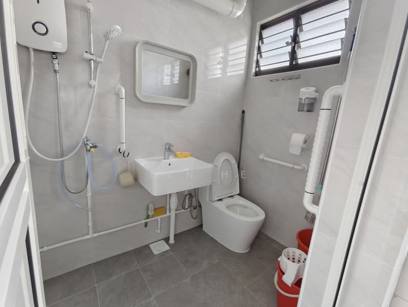 223 Choa Chu Kang Central, 223 Choa Chu Kang Central, 3 Bedrooms, 1,119 sqft, HDB Flat For Sale, by BEN HE, 500200154 - Bathroom - PropertyGuru.com.sg