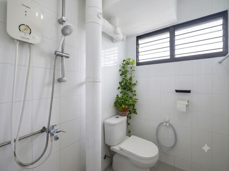 543 Bedok North Street 3, 543 Bedok North Street 3, 3 Bedrooms, 990 sqft, HDB Flat For Sale, by Sally Ng, 500200155 - Bathroom - PropertyGuru.com.sg