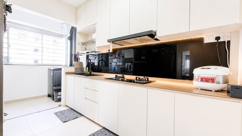 228B Punggol Field, 228B Punggol Field, 3 Bedrooms, 1,033 sqft, HDB Flat For Sale, by Jae Chin, 500200156 - Kitchen - PropertyGuru.com.sg