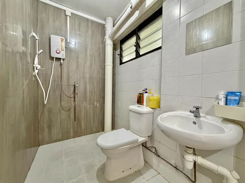 502 Woodlands Drive 14, 502 Woodlands Drive 14, 4 Bedrooms, 1,335 sqft, HDB Flat For Sale, by Francis Poh, 500200164 - Bathroom - PropertyGuru.com.sg