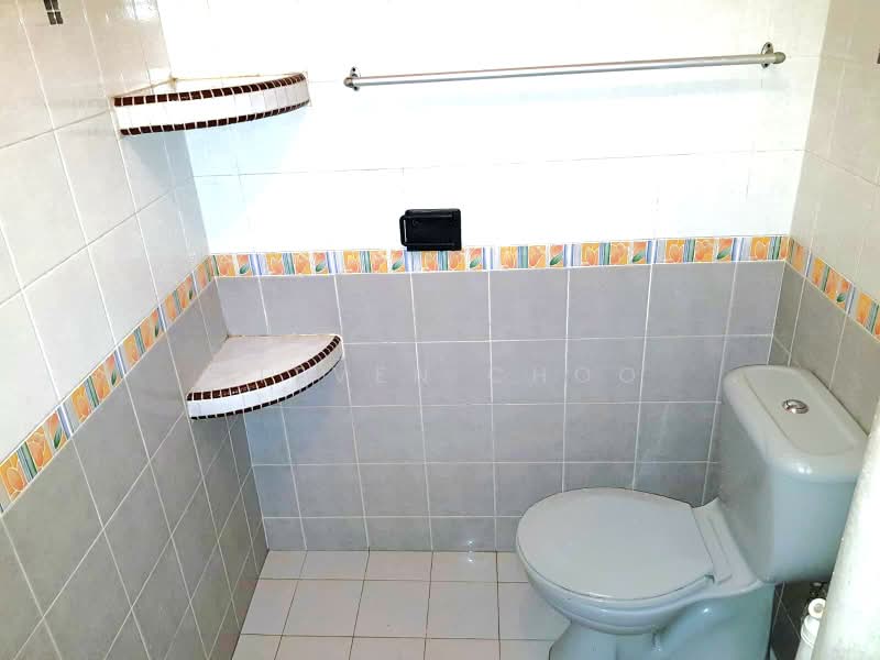 129 Ang Mo Kio Avenue 3, 129 Ang Mo Kio Avenue 3, Room Rental, 120 sqft, HDB Flat For Rent, by Steven Choo, 500200171 - Bathroom - PropertyGuru.com.sg