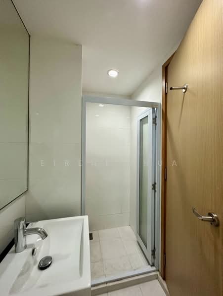 The Calrose, 511 Yio Chu Kang Road, 2 Bedrooms, 1,023 sqft, Condominium For Sale, by Eirene Phua, 500200179 - Common Bathroom - PropertyGuru.com.sg