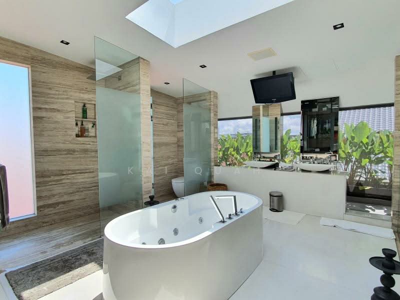 Well designed D15 Freehold Landed within Bournemouth/Goodman, , 5 Bedrooms, 5,450 sqft, Semi-Detached House For Sale, by Kai Quah, 500200189 - Bathroom - PropertyGuru.com.sg