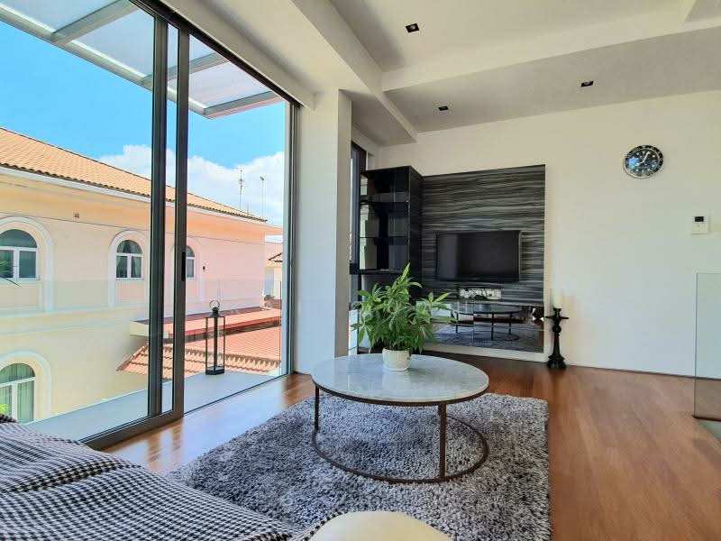 Well designed D15 Freehold Landed within Bournemouth/Goodman, , 5 Bedrooms, 5,450 sqft, Semi-Detached House For Sale, by Kai Quah, 500200189 - Living Room - PropertyGuru.com.sg