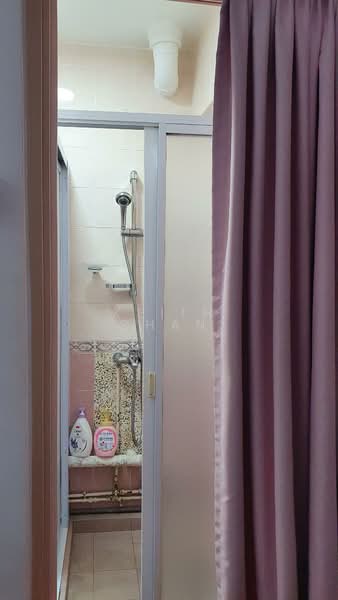 254 Ang Mo Kio Avenue 4, 254 Ang Mo Kio Avenue 4, 3 Bedrooms, 1,044 sqft, HDB Flat For Sale, by Keith Chan, 500200194 - Bathroom - PropertyGuru.com.sg