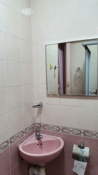 254 Ang Mo Kio Avenue 4, 254 Ang Mo Kio Avenue 4, 3 Bedrooms, 1,044 sqft, HDB Flat For Sale, by Keith Chan, 500200194 - Bathroom - PropertyGuru.com.sg