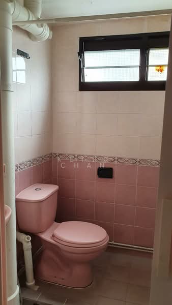 254 Ang Mo Kio Avenue 4, 254 Ang Mo Kio Avenue 4, 3 Bedrooms, 1,044 sqft, HDB Flat For Sale, by Keith Chan, 500200194 - Bathroom - PropertyGuru.com.sg