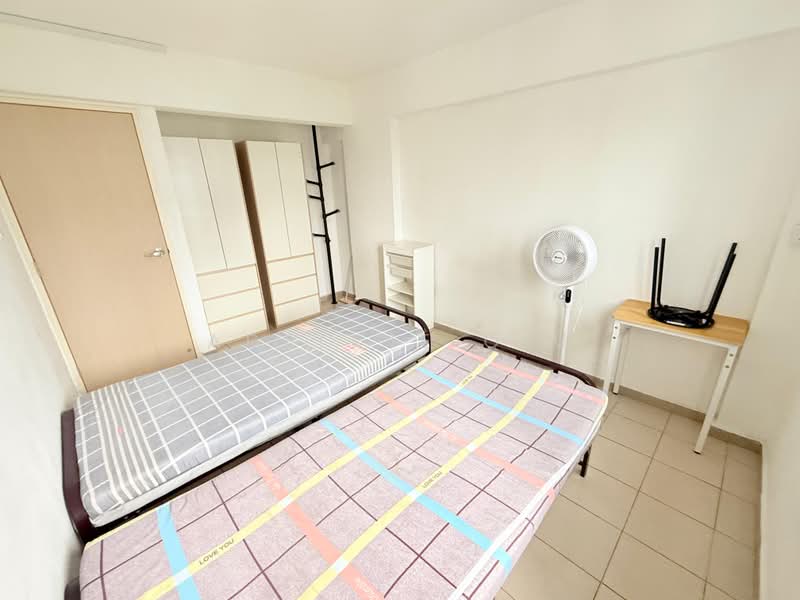 327 Yishun Ring Road, 327 Yishun Ring Road, Room Rental, 100 sqft, HDB Flat For Rent, by Adeline Qiu, 500200200 - Bedroom - PropertyGuru.com.sg