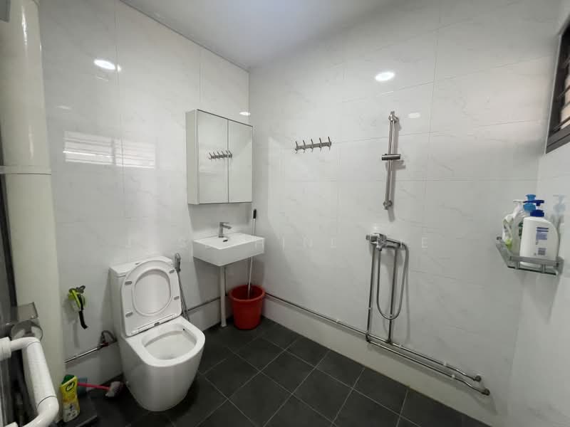 231 Bishan Street 23, 231 Bishan Street 23, 4 Bedrooms, 1,572 sqft, HDB Flat For Sale, by Josephine Lie, 500200219 - Bathroom - PropertyGuru.com.sg