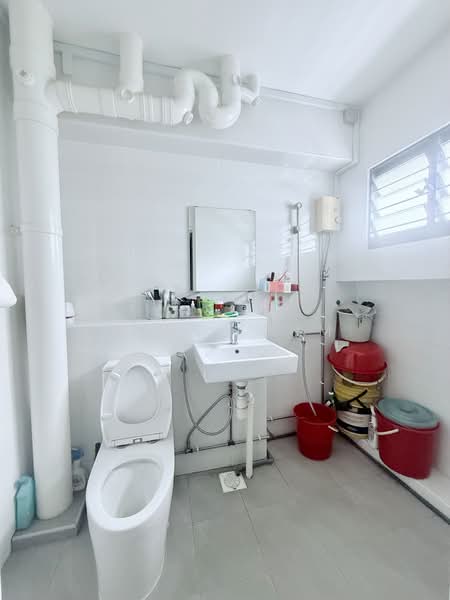 505 Choa Chu Kang Street 51, 505 Choa Chu Kang Street 51, 3 Bedrooms, 1,162 sqft, HDB Flat For Sale, by Wendi Sim, 500200220 - Master Bathroom - PropertyGuru.com.sg