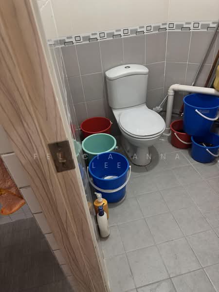 331 Jurong East Avenue 1, 331 Jurong East Avenue 1, Room Rental, 107 sqft, HDB Flat For Rent, by Felicia Anna Lee, 500200222 - Bathroom - PropertyGuru.com.sg