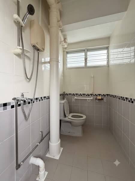 59 Chai Chee Road, 59 Chai Chee Road, 2 Bedrooms, 850 sqft, HDB Flat For Rent, by Lim Kar Gee, 500200230 - Bathroom - PropertyGuru.com.sg