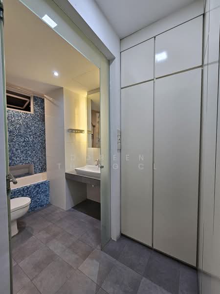 Mandarin Gardens, 5 Siglap Road, 1 Bedroom, 829 sqft, Condominium For Rent, by Doreen Thang CL, 500200252 - Walk-in Wardrobe Area & Master Bathroom - PropertyGuru.com.sg