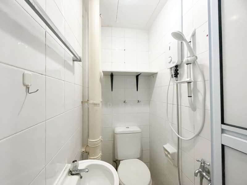 The Blossomvale, 900 Dunearn Road, Room Rental, 120 sqft, Condominium For Rent, by Bennedict Tan, 500200260 - Bathroom - PropertyGuru.com.sg