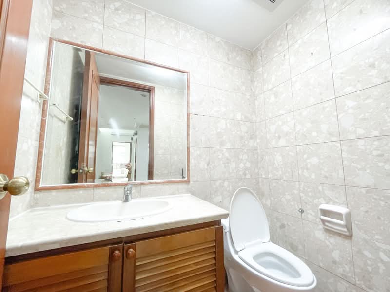 The Blossomvale, 900 Dunearn Road, Room Rental, 120 sqft, Condominium For Rent, by Bennedict Tan, 500200260 - Bathroom - PropertyGuru.com.sg