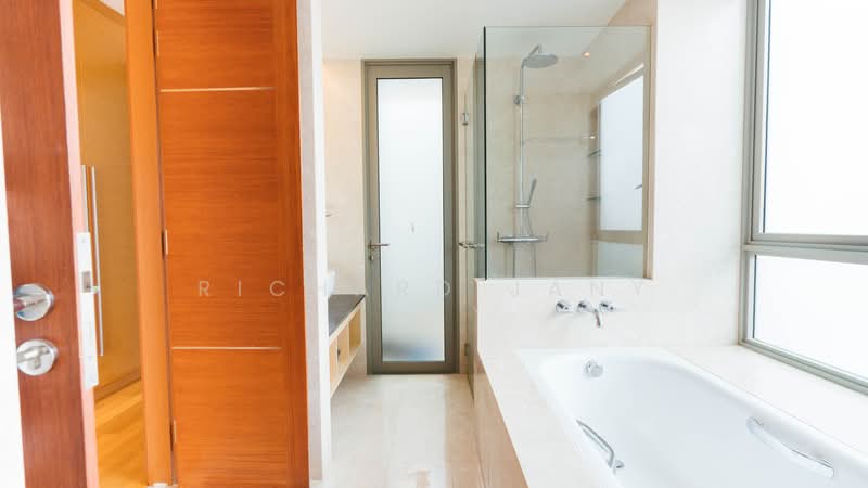 The Berth by the Cove, 228 Ocean Drive, 4 Bedrooms, 3,089 sqft, Condominium For Sale, by Richard Jany, 500200264 - Bathroom - PropertyGuru.com.sg