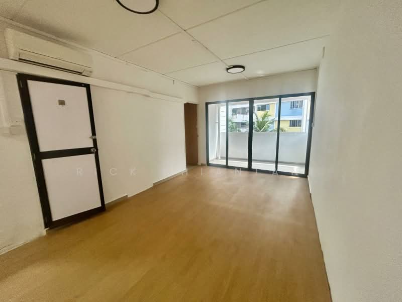 11 Pine Close, 11 Pine Close, 3 Bedrooms, 1,216 sqft, HDB Flat For Sale, by Rick Khiantani, 500200277 - Living Room - PropertyGuru.com.sg
