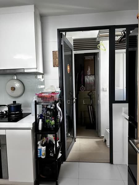SkyPark Residences, 1 Sembawang Crescent, 3 Bedrooms, 1,152 sqft, Executive Condominium For Sale, by Isaac Lin, 500200299 - Kitchen - PropertyGuru.com.sg