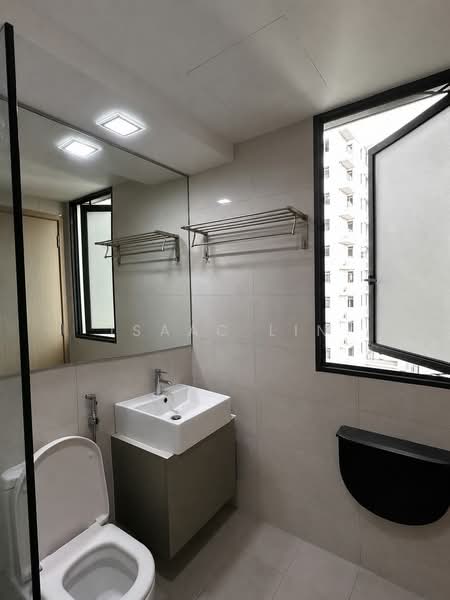 SkyPark Residences, 1 Sembawang Crescent, 3 Bedrooms, 1,152 sqft, Executive Condominium For Sale, by Isaac Lin, 500200299 - Bathroom - PropertyGuru.com.sg