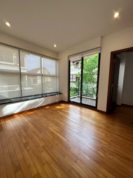 Eleven @ Holland, 11 Holland Link, 5 Bedrooms, 3,713 sqft, Cluster House For Sale, by Jenny Lau Wee Eng, 500200301 - Balcony - PropertyGuru.com.sg