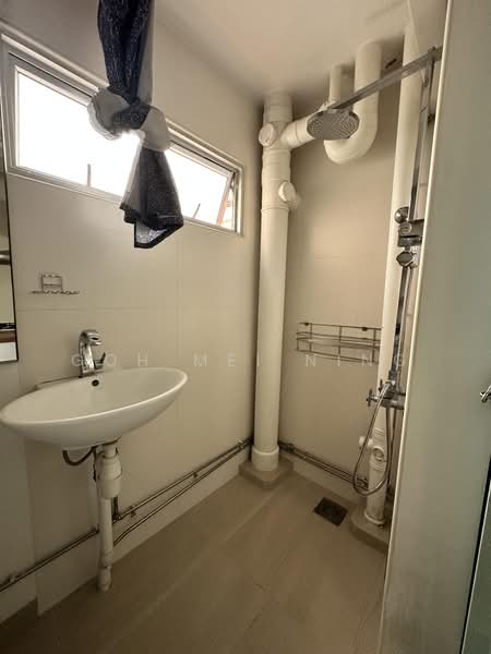 9 Holland Avenue, 9 Holland Avenue, 2 Bedrooms, 721 sqft, HDB Flat For Sale, by Goh Mei Ning, 500200303 - Bathroom - PropertyGuru.com.sg