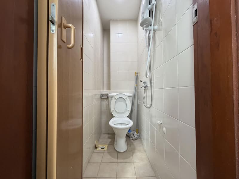 Summerdale, 6 Boon Lay Drive, Room Rental, 150 sqft, Condominium For Rent, by Tan Wei, 500200311 - Bathroom - PropertyGuru.com.sg