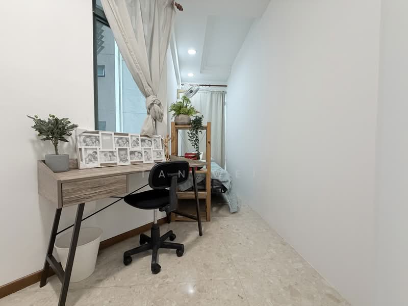 Summerdale, 6 Boon Lay Drive, Boon Lay / Jurong / Tuas, Room Rental, 100 sqft, Condominium For Rent, by Tan Wei, 500200311 - Bedroom - PropertyGuru.com.sg
