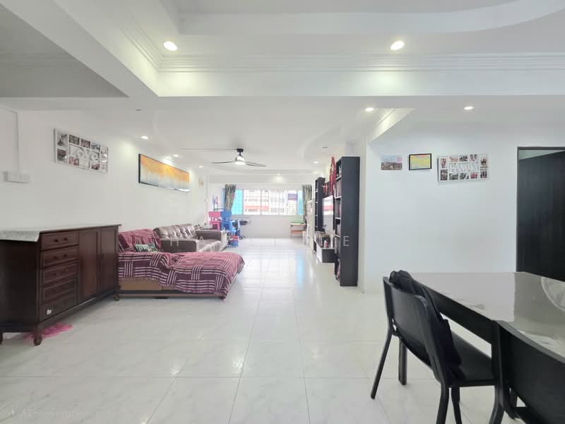 461 Jurong West Street 41, 461 Jurong West Street 41, 3 Bedrooms, 1,302 sqft, HDB Flat For Sale, by Hazel Teo, 500200313 - Living Room - PropertyGuru.com.sg