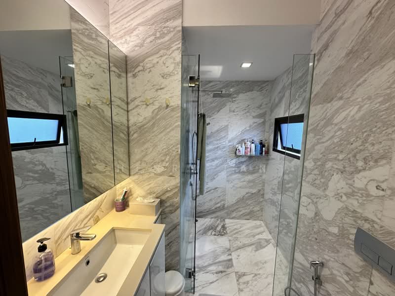 Mayfair Residences, 531 East Coast Road, 3 Bedrooms, 1,184 sqft, Apartment For Sale, by Henry Tan, 500200318 - Master Bathroom - PropertyGuru.com.sg