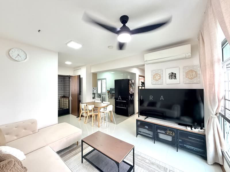 421A Northshore Drive, 421A Northshore Drive, 2 Bedrooms, 732 sqft, HDB Flat For Sale, by Fatin Amira, 500200330 - Living Room - PropertyGuru.com.sg