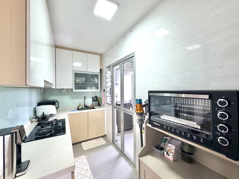 421A Northshore Drive, 421A Northshore Drive, 2 Bedrooms, 732 sqft, HDB Flat For Sale, by Fatin Amira, 500200330 - Kitchen - PropertyGuru.com.sg