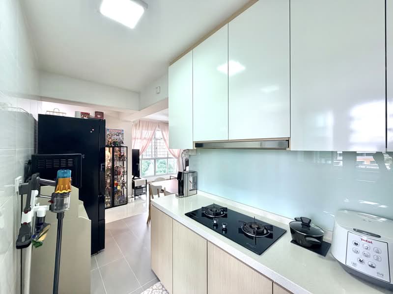421A Northshore Drive, 421A Northshore Drive, 2 Bedrooms, 732 sqft, HDB Flat For Sale, by Fatin Amira, 500200330 - Kitchen - PropertyGuru.com.sg