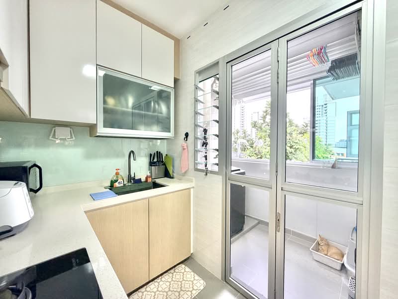 421A Northshore Drive, 421A Northshore Drive, 2 Bedrooms, 732 sqft, HDB Flat For Sale, by Fatin Amira, 500200330 - Kitchen - PropertyGuru.com.sg