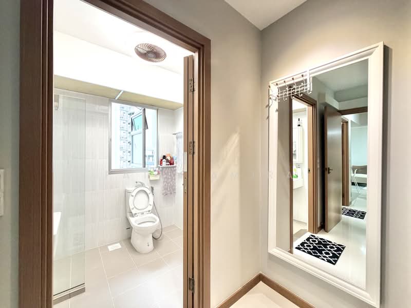 421A Northshore Drive, 421A Northshore Drive, 2 Bedrooms, 732 sqft, HDB Flat For Sale, by Fatin Amira, 500200330 - Bathroom - PropertyGuru.com.sg