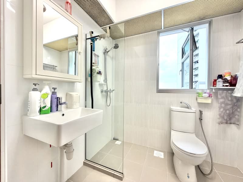 421A Northshore Drive, 421A Northshore Drive, 2 Bedrooms, 732 sqft, HDB Flat For Sale, by Fatin Amira, 500200330 - PropertyGuru.com.sg