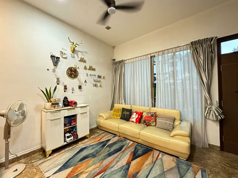 ⭐ 3.5 Sty Renovated Inter terrace ⭐, Parry Road - Rosyth Road - Poh Huat Road - Kovan Road, 5 Bedrooms, 3,000 sqft, Terraced House For Sale, by Sophia Ong, 500200331 - Living Room - PropertyGuru.com.sg