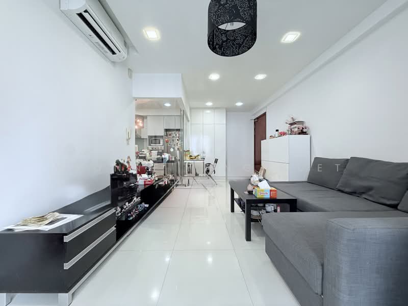 Burlington Square, 175 Bencoolen Street, 1 Bedroom, 667 sqft, Apartment For Sale, by Yvonne Yang Suet Wan, 500200340 - Living Room - PropertyGuru.com.sg