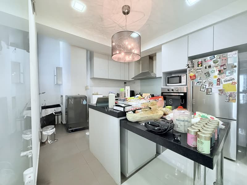 Burlington Square, 175 Bencoolen Street, 1 Bedroom, 667 sqft, Apartment For Sale, by Yvonne Yang Suet Wan, 500200340 - Kitchen - PropertyGuru.com.sg