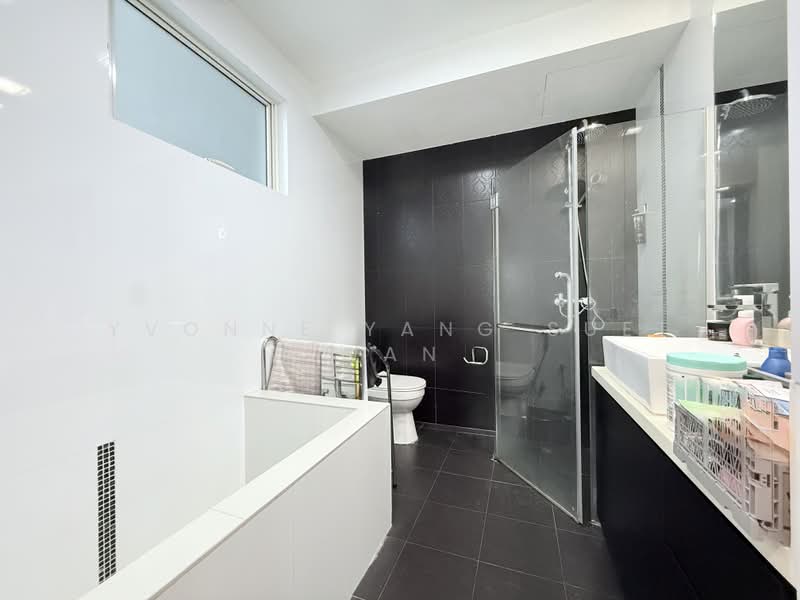 Burlington Square, 175 Bencoolen Street, 1 Bedroom, 667 sqft, Apartment For Sale, by Yvonne Yang Suet Wan, 500200340 - Bathroom - PropertyGuru.com.sg