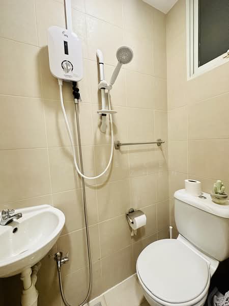 The Regency at Tiong Bahru, 38 Chay Yan Street, Room Rental, 150 sqft, Condominium For Rent, by Florence Zheng Zhen, 500200352 - Bathroom - PropertyGuru.com.sg