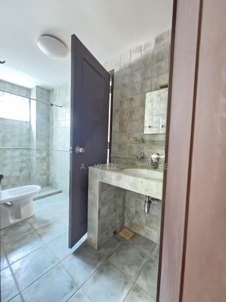 136D Everitt Road Singapore 428664, Everitt Road, 7 Bedrooms, 2,771 sqft, Terraced House For Sale, by Shawn Yee, 500200357 - Bathroom - PropertyGuru.com.sg