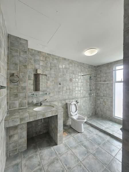 136D Everitt Road Singapore 428664, Everitt Road, 7 Bedrooms, 2,771 sqft, Terraced House For Sale, by Shawn Yee, 500200357 - Bathroom - PropertyGuru.com.sg