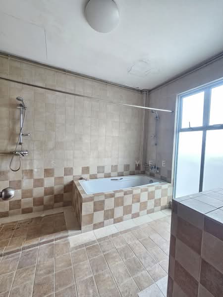 136D Everitt Road Singapore 428664, Everitt Road, 7 Bedrooms, 2,771 sqft, Terraced House For Sale, by Shawn Yee, 500200357 - Bathroom - PropertyGuru.com.sg