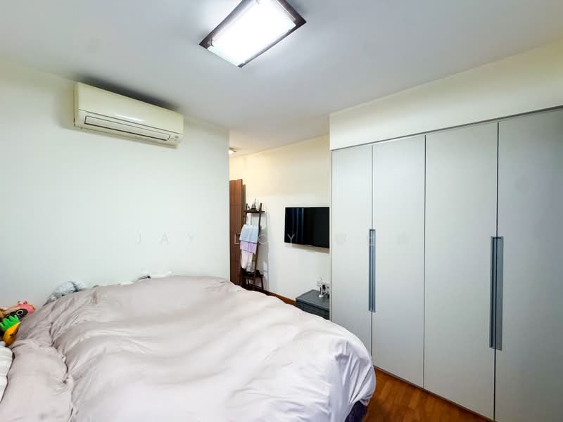 347B Yishun Avenue 11, 347B Yishun Avenue 11, 3 Bedrooms, 990 sqft, HDB Flat For Sale, by Jay Loy 黎仕緯, 500200370 - Master Bedroom - PropertyGuru.com.sg