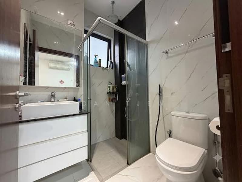 Urban Vista, 2 Tanah Merah Kechil Link, Bedok / Upper East Coast, 2 Bedrooms, 657 sqft, Condominium For Sale, by Adan Tjew, 500200379 - Bathroom - PropertyGuru.com.sg