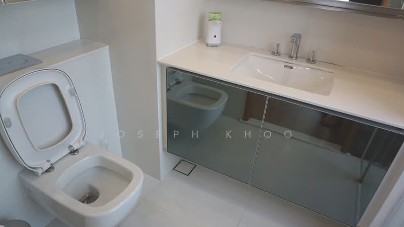 76 Shenton, 76 Shenton Way, 1 Bedroom, 592 sqft, Apartment For Rent, by Joseph Khoo, 500200381 - Bathroom - PropertyGuru.com.sg