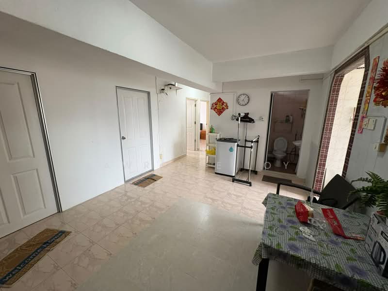 People's Park Complex, 1 Park Road, 5 Bedrooms, 1,119 sqft, Apartment For Sale, by Lawrence Loy, 500200383 - Living Room - PropertyGuru.com.sg